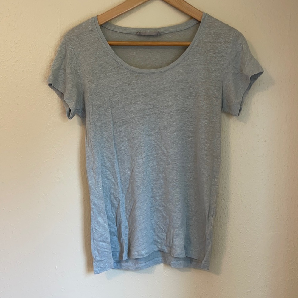 Gray/green everlane women’s linen tee